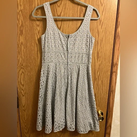 Ann Taylor Loft Pale Blue Eyelet lace fit and flare dress Women’s Size 6 - Picture 6 of 8